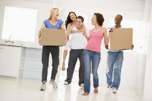 Professional movers assisting with relocation in Roxburgh Park