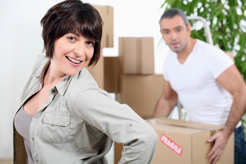 Movers packing boxes efficiently in Highgate Hill